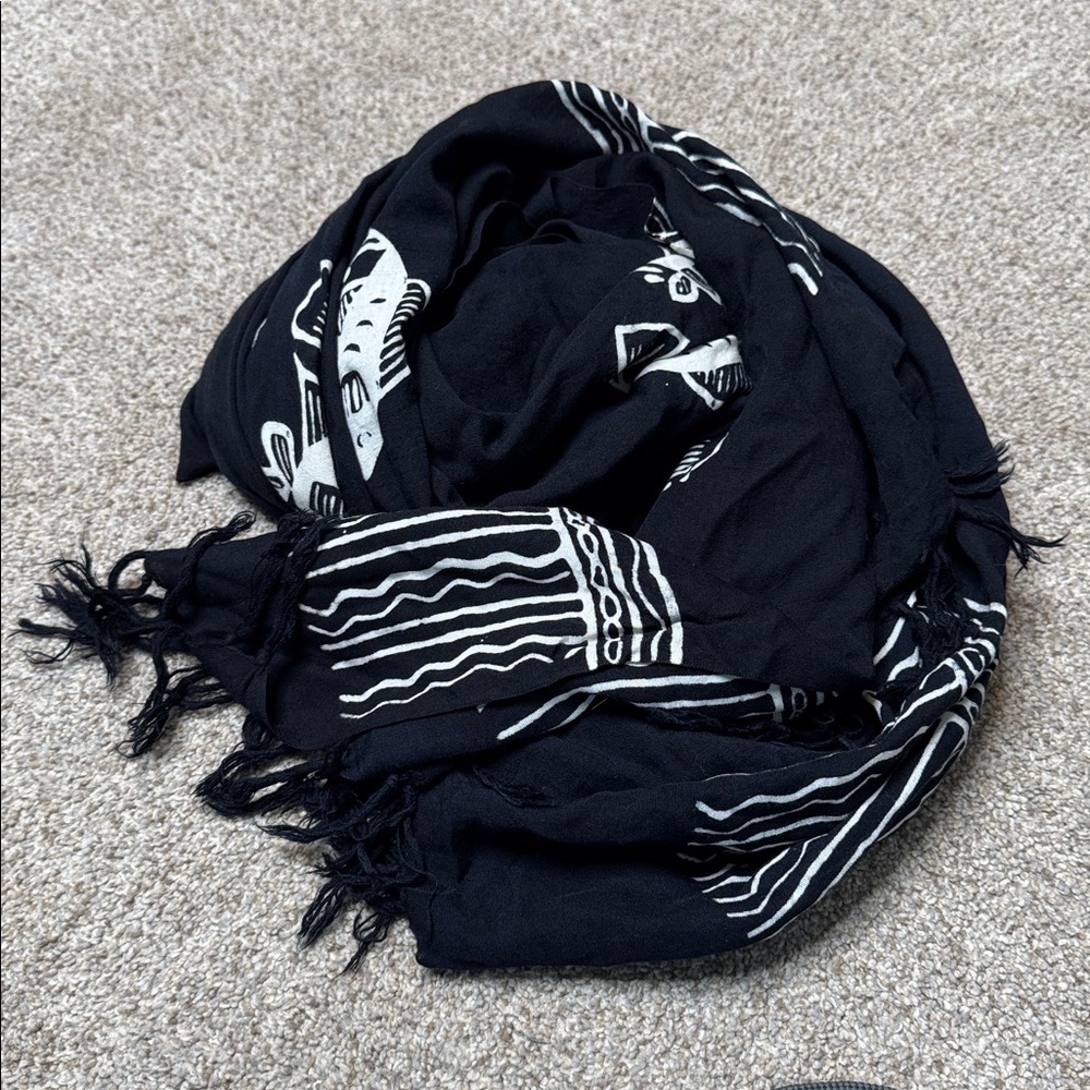 Sarong Beach Wrap Scarf Coverup w Fringe in Black & White - Picture 13 of 13